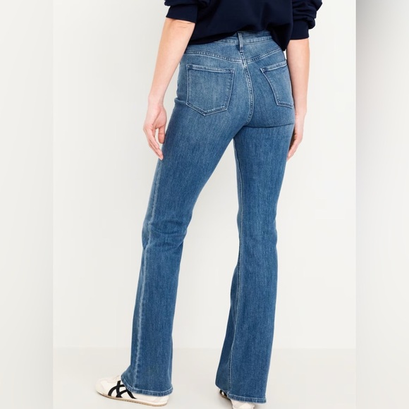 Old Navy Women’s High-Waisted Wow Flare Jeans - Size 6 - Picture 3 of 4